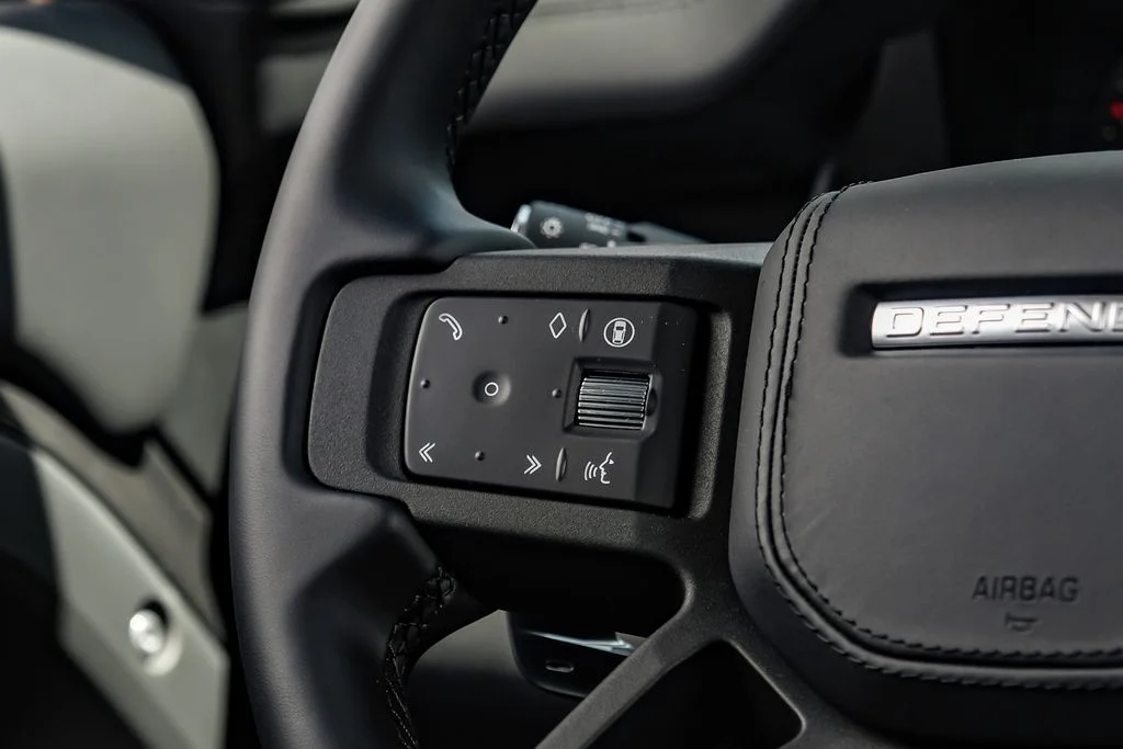 2025 Land Rover Defender V8 - Photo 21