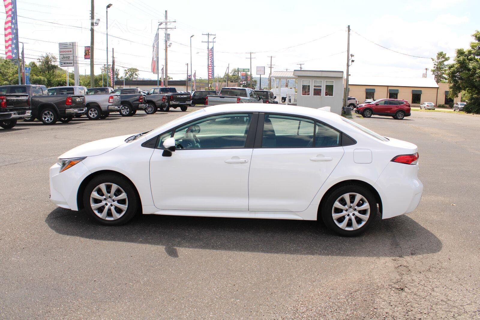 Used 2024 Ice Cap Toyota LE image 5