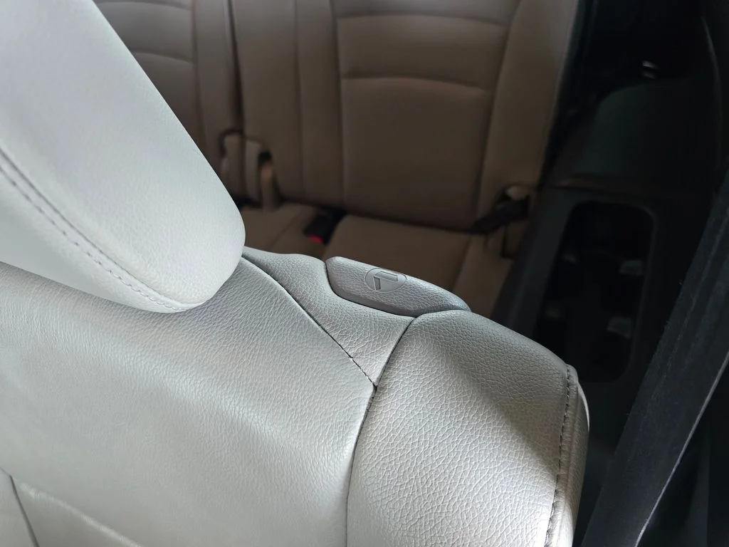 Used 2016 Silver Honda EX-L image 33