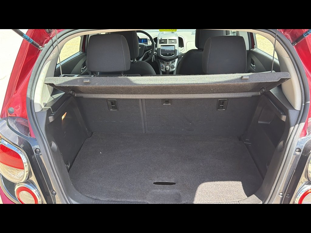Used 2016 CRYSTAL RED TINTCOAT Chevrolet LT image 24
