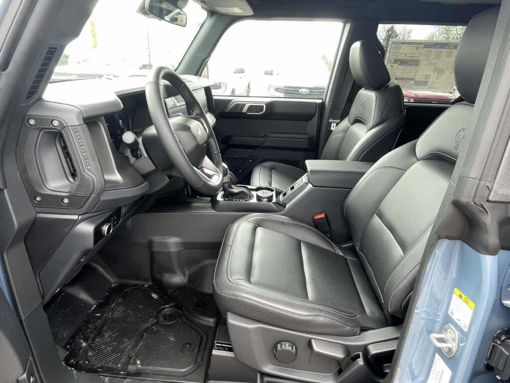 New 2025 Azure Gray Metallic Tri-Coat Ford Badlands image 16