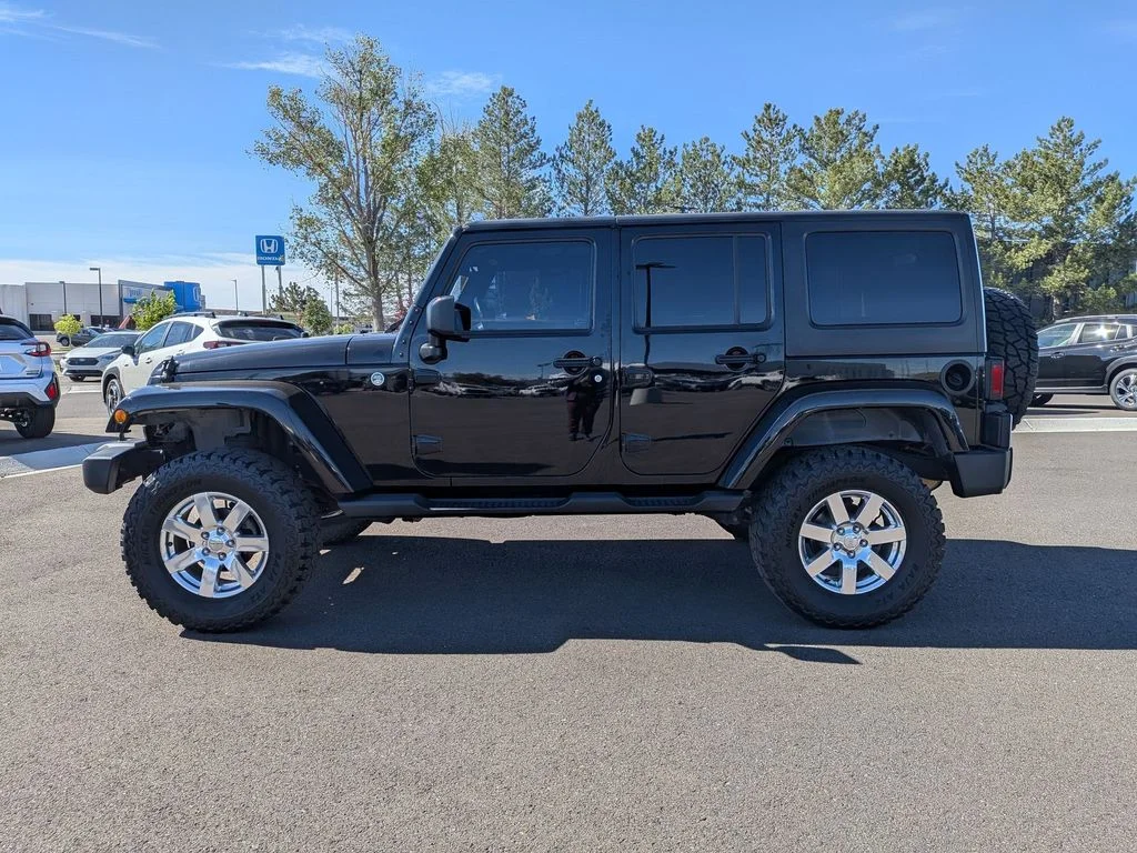 Used 2013 Black Jeep Sahara image 9
