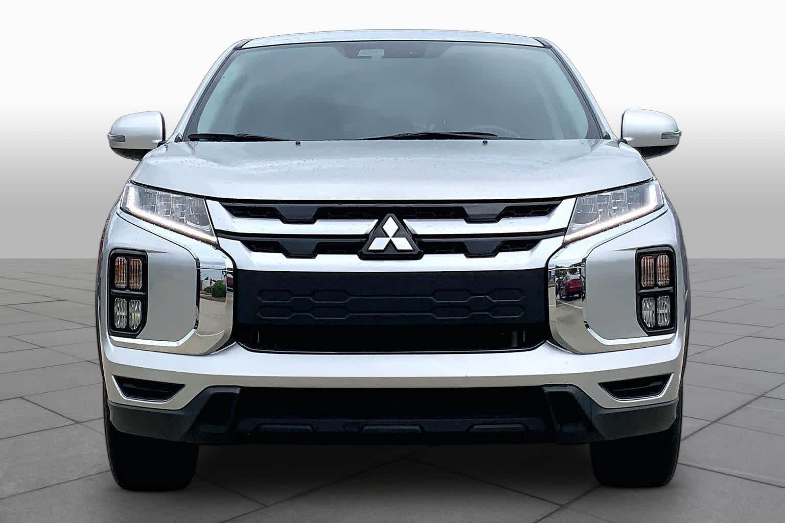 Used 2024 Alloy Silver Metallic Mitsubishi SE image 4