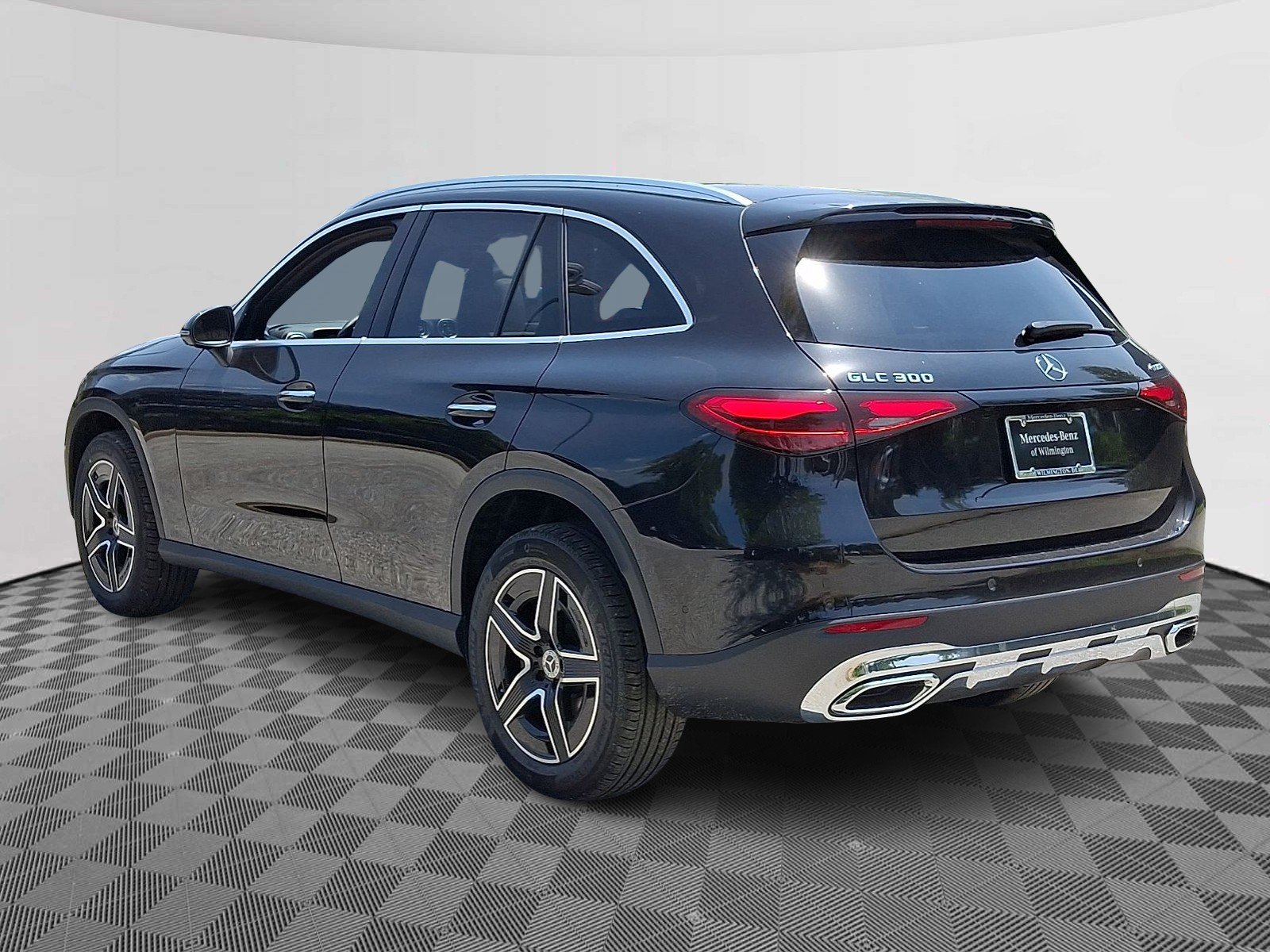 New 2026 Obsidian Black Metallic Mercedes-Benz GLC 300 image 4