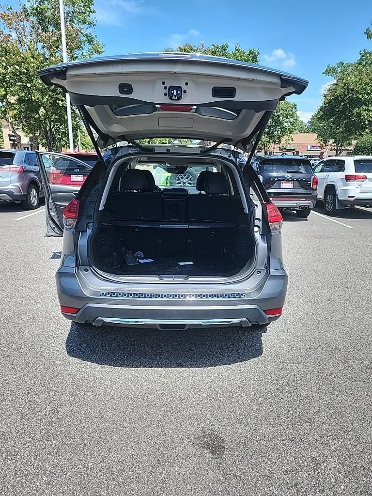 Used 2018 Gray Nissan SL image 20