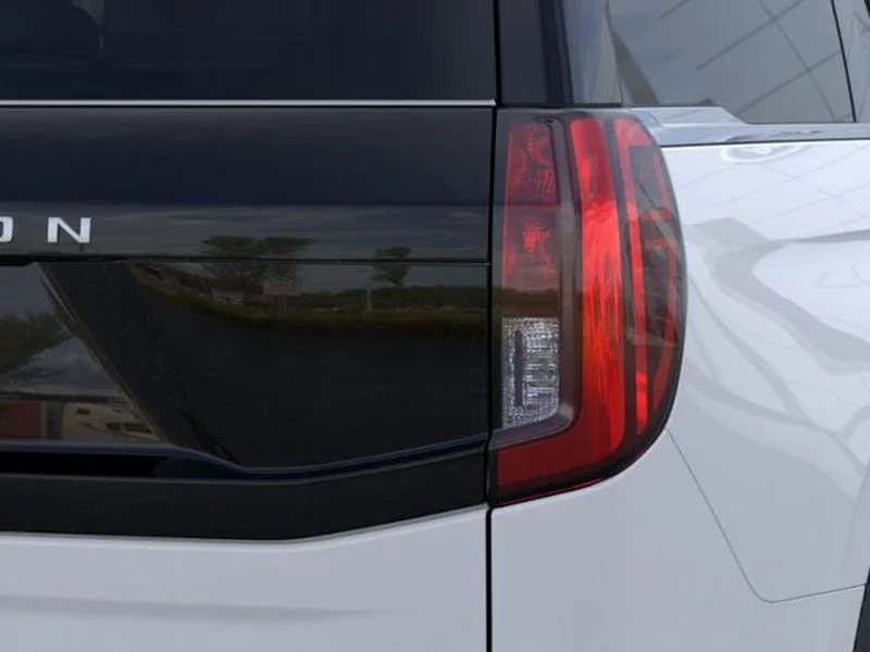 New 2025 Oxford White Ford Active image 21