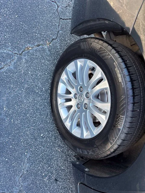 Used 2015 Black Toyota XLE image 30