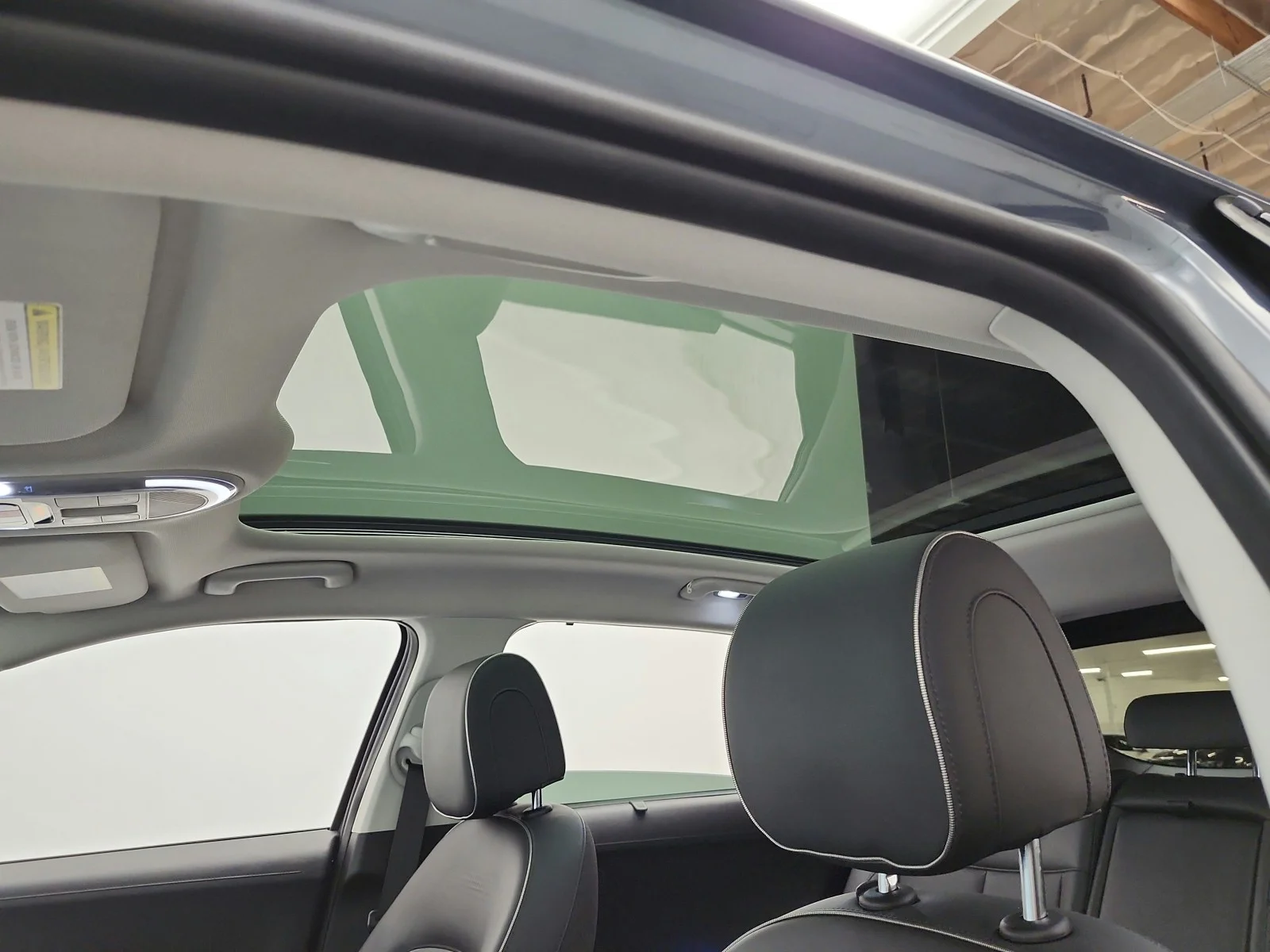 Used 2024 Digital Teal Hyundai Limited RWD image 11