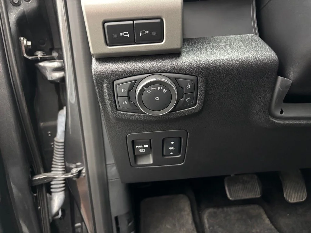 Used 2018 Gray Ford Lariat image 29
