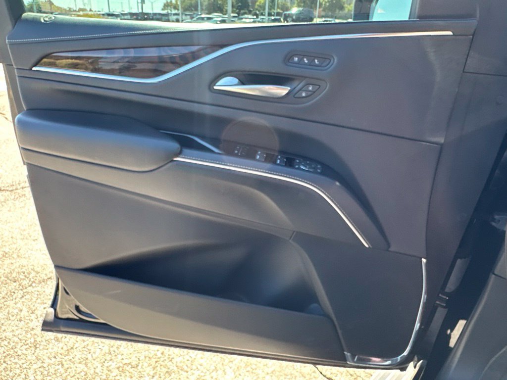 Used 2022 Black Cadillac Sport Platinum image 6