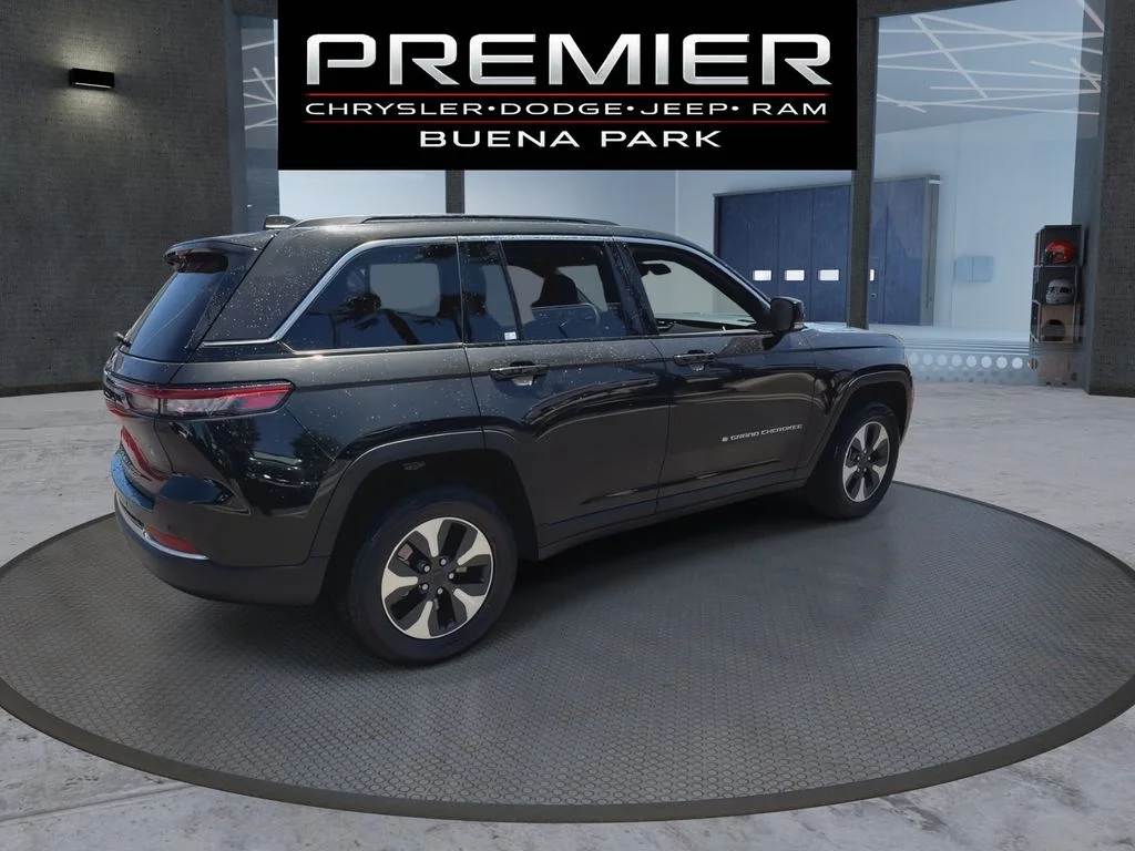 Used 2024 Brown Jeep 4xe image 8