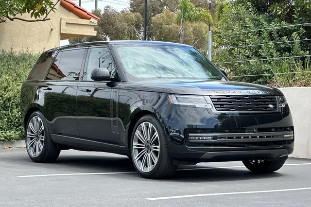 New 2026 Santorini Black Land Rover SE image 7