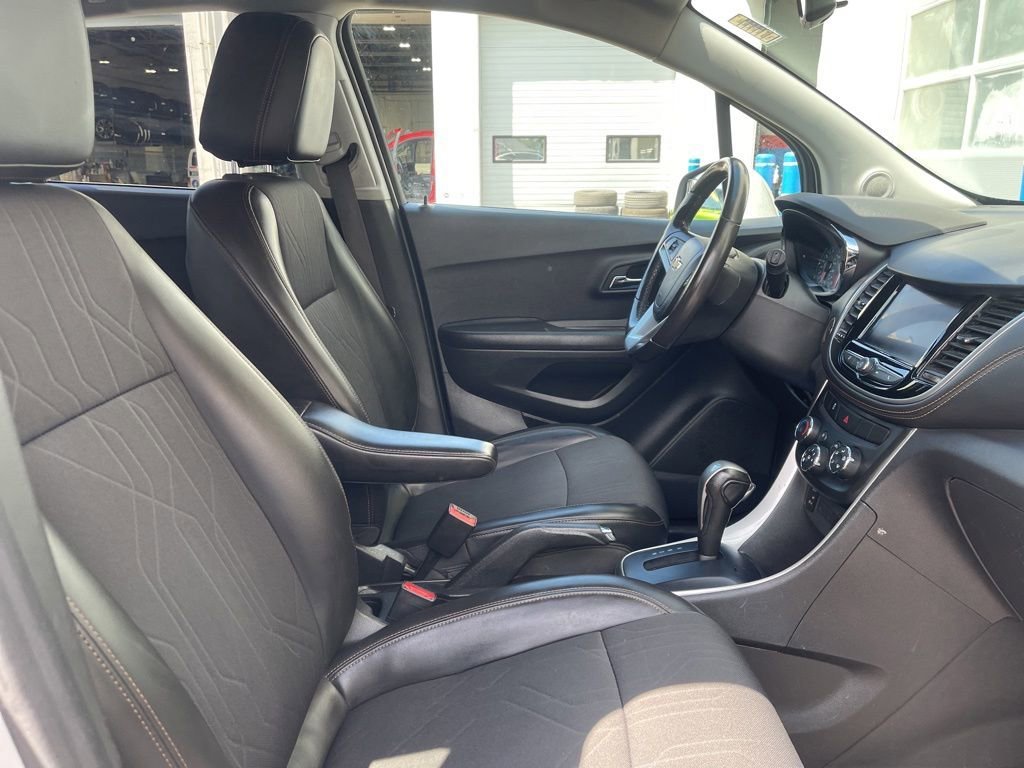 Used 2022 Silver Ice Metallic Chevrolet LT image 20