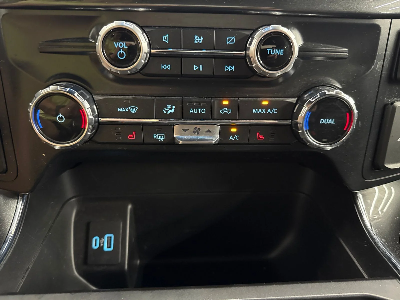 Used 2022 Gray Metallic Ford XLT image 21