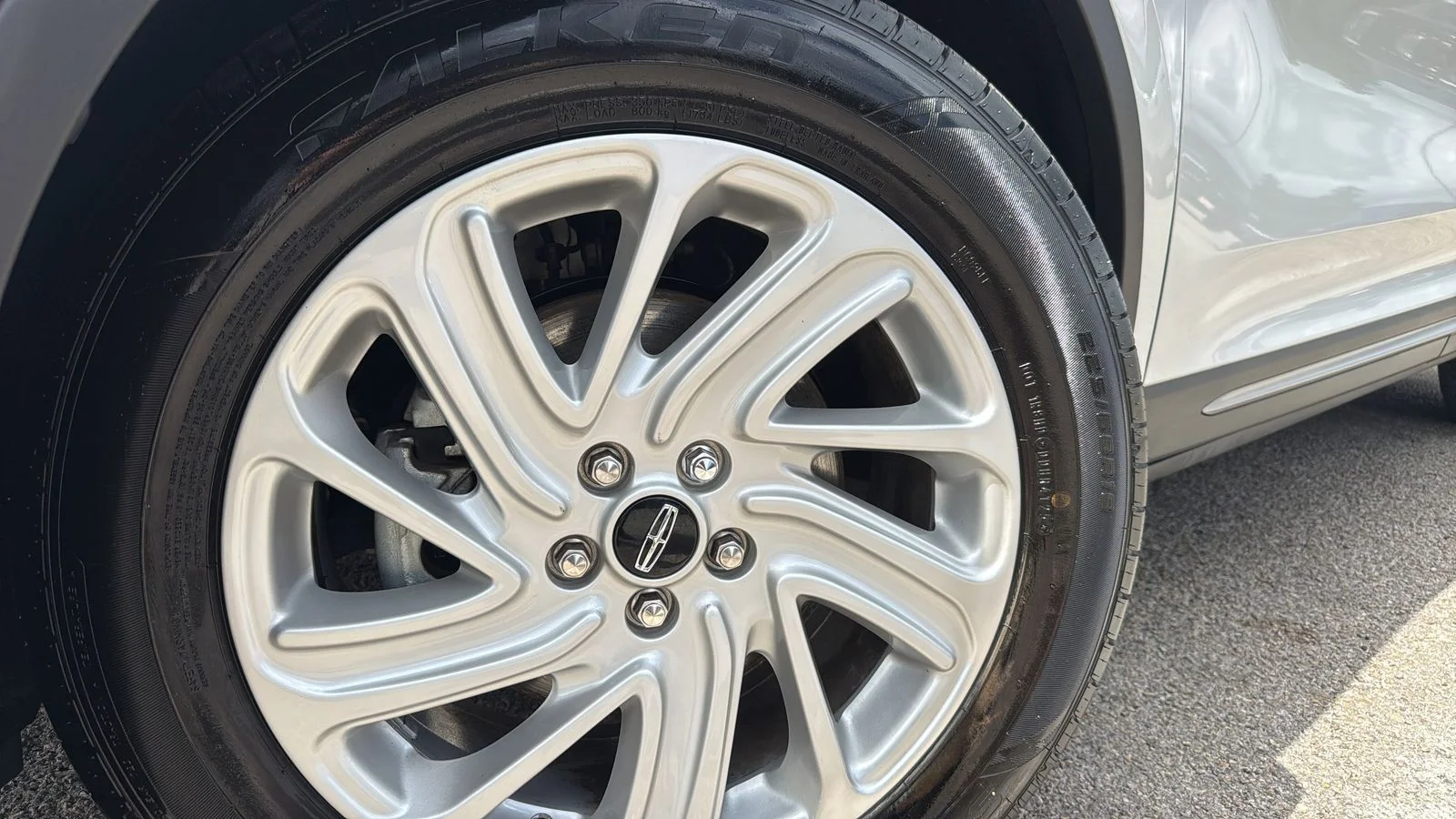 Used 2022 White Lincoln Standard image 29