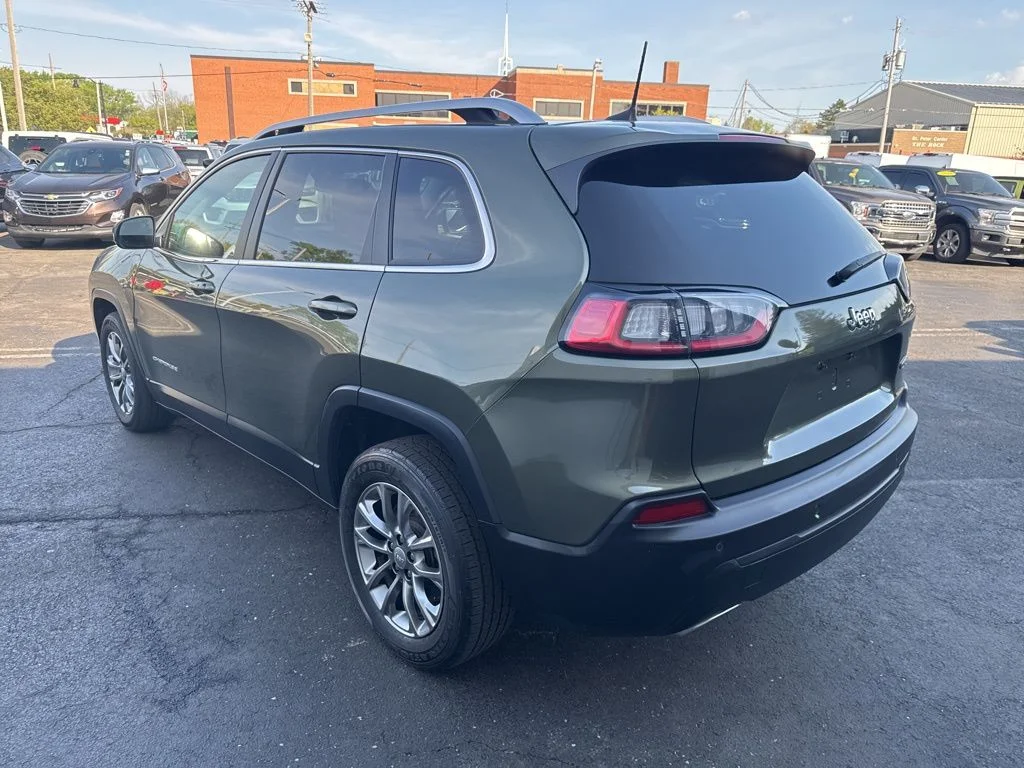 Used 2021 Green Jeep Latitude Lux image 11