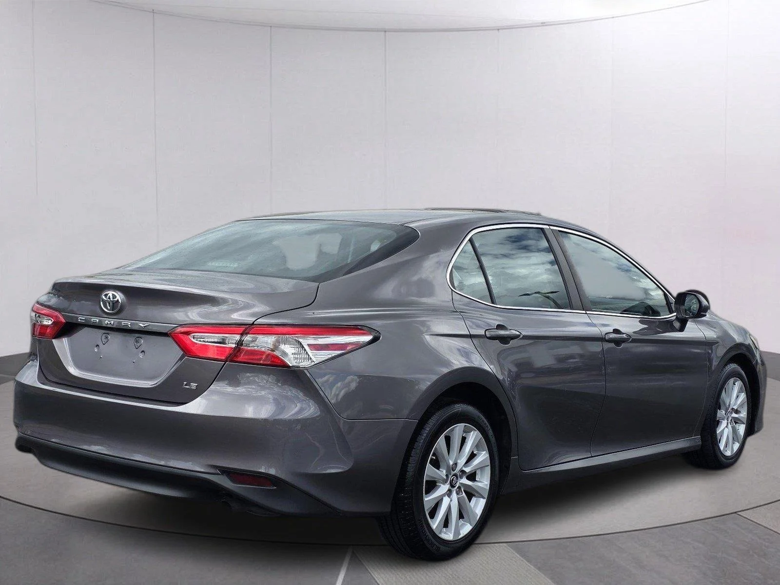 Used 2018 Predawn Gray Mica Toyota LE image 5