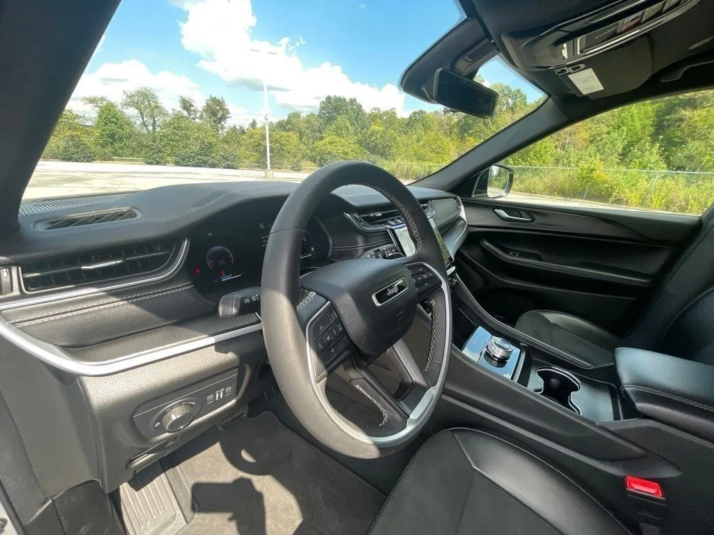 Used 2025 Silver Jeep Altitude image 16