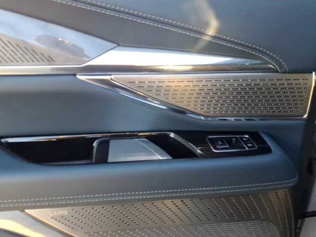 Used 2026 Luna Metallic (No longer available to order) Cadillac Premium Luxury image 12