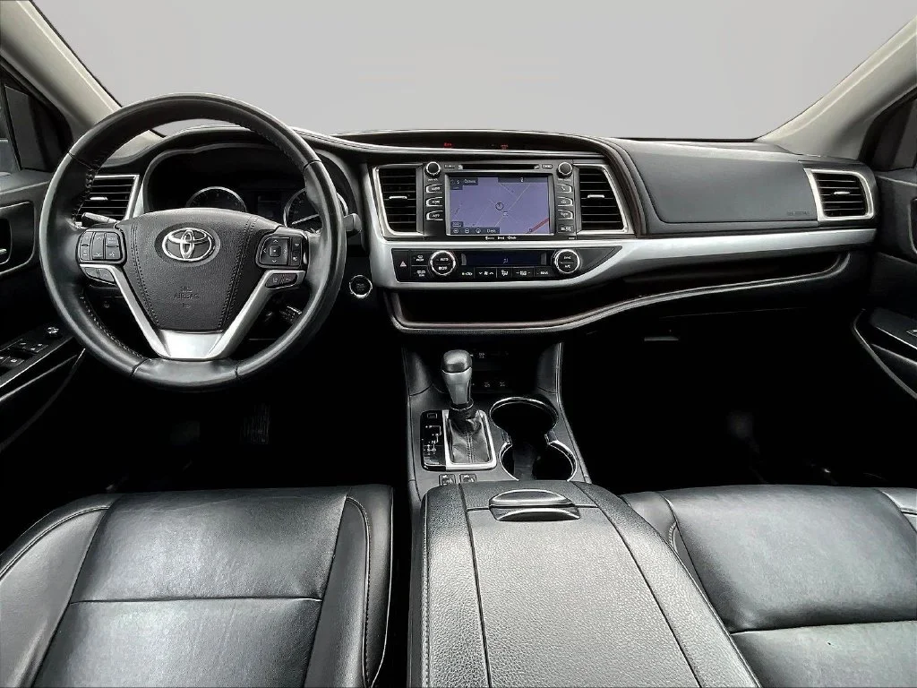 Used 2019 Black Toyota XLE image 7
