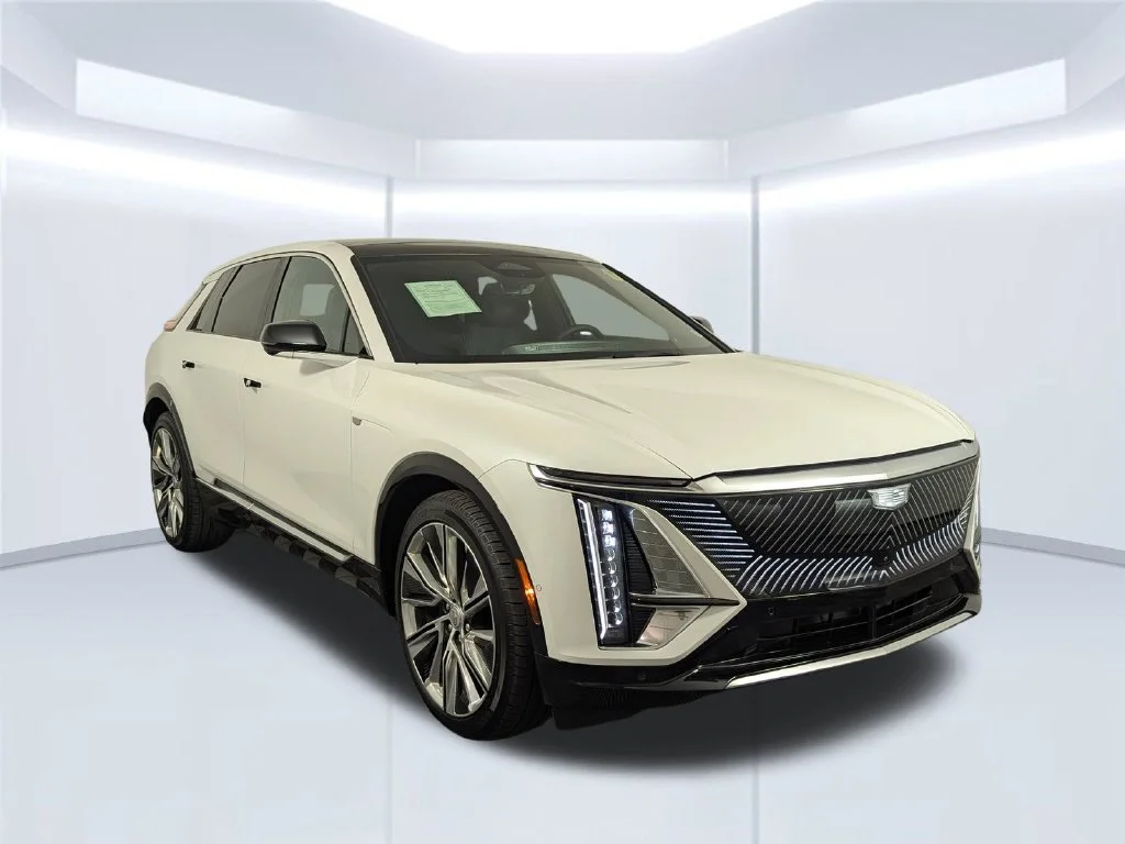 Used 2025 White Cadillac Luxury image 22