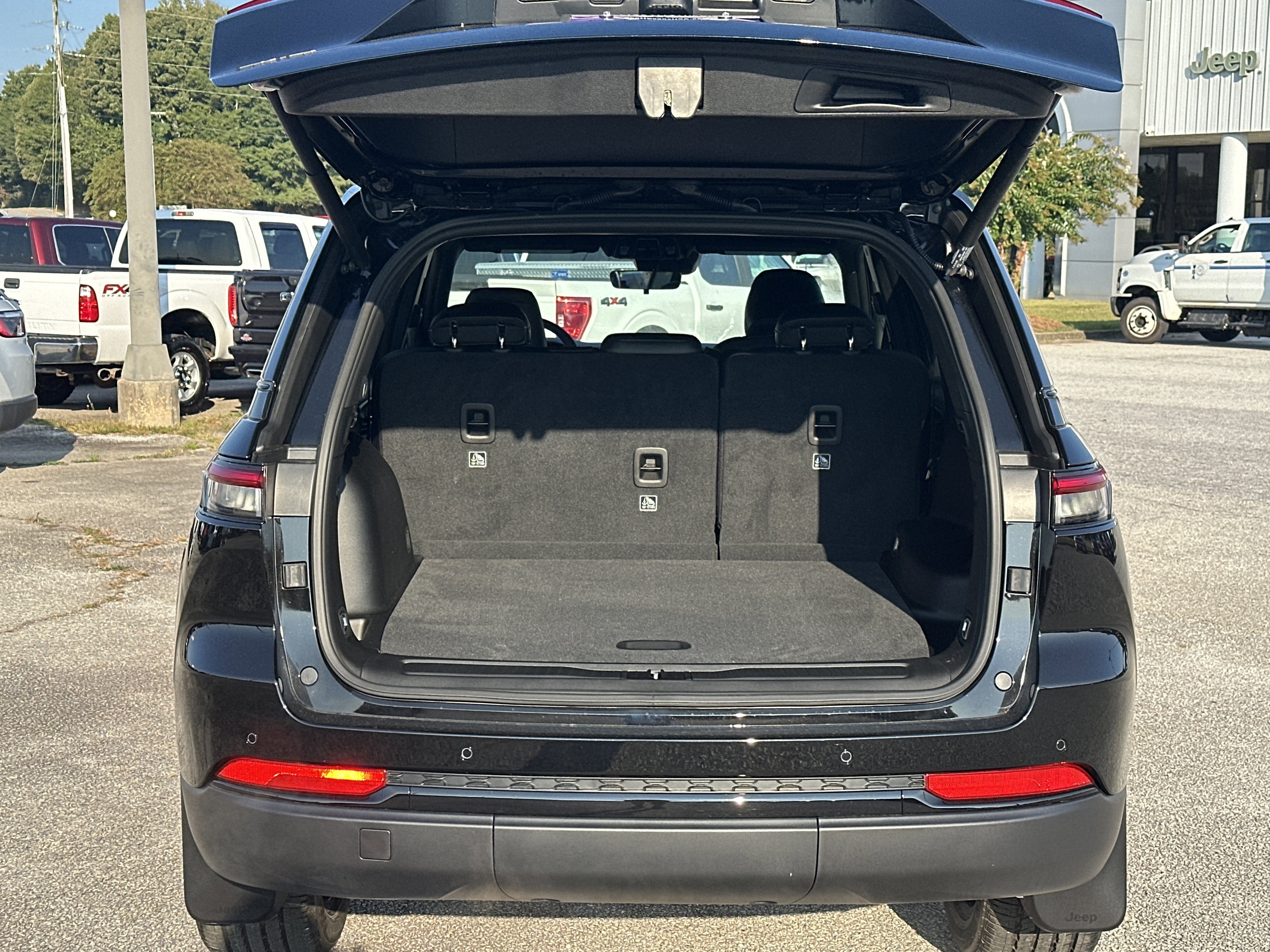 2025 Jeep Grand Cherokee Altitude - Photo 19