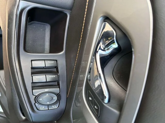 Used 2020 Silver Chevrolet 3LT image 22