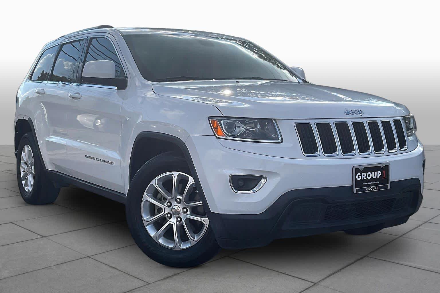Used 2014 Bright White Clearcoat Jeep Laredo image 3