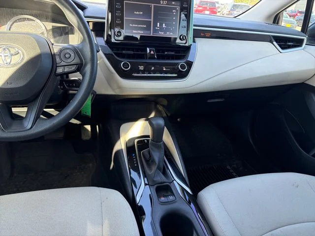 Used 2020  Toyota LE image 18