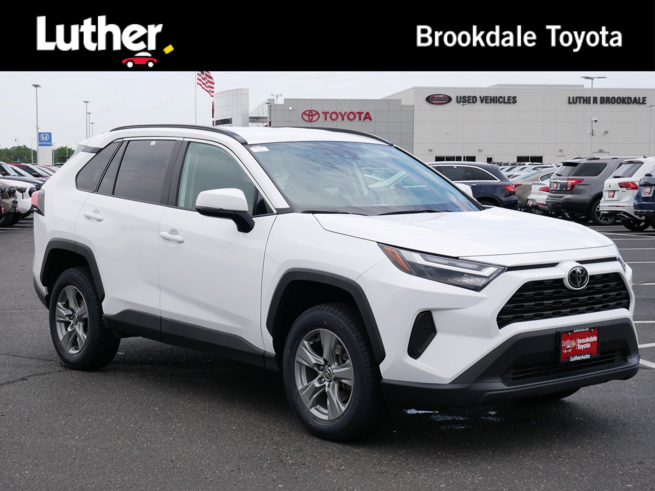 Used 2024 Ice Cap Toyota XLE image 1