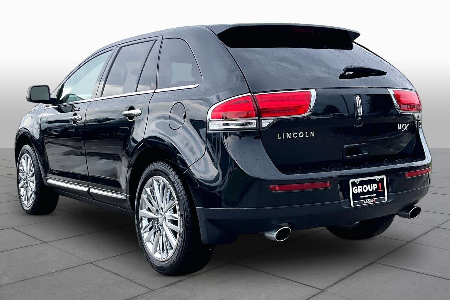 Used 2011 Tuxedo Black Metallic Lincoln  image 11