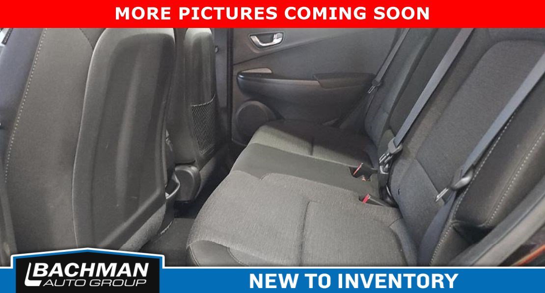 Used 2023 Abyss Black Pearl Hyundai SE image 4