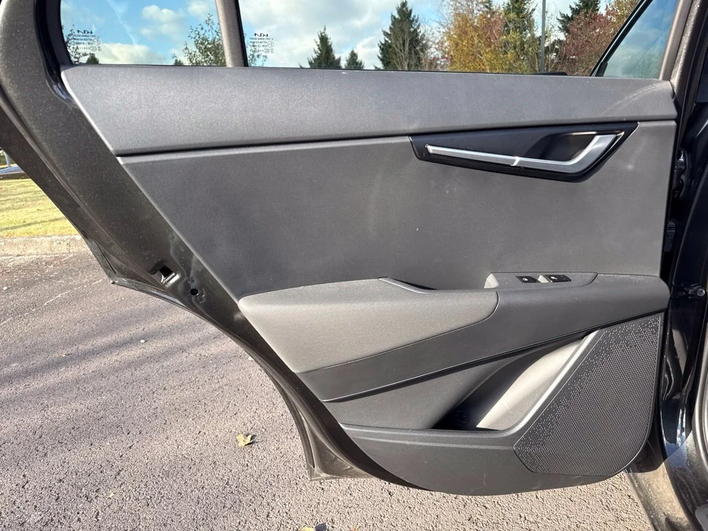 Used 2023 Graphite Gray Kia Wind image 19