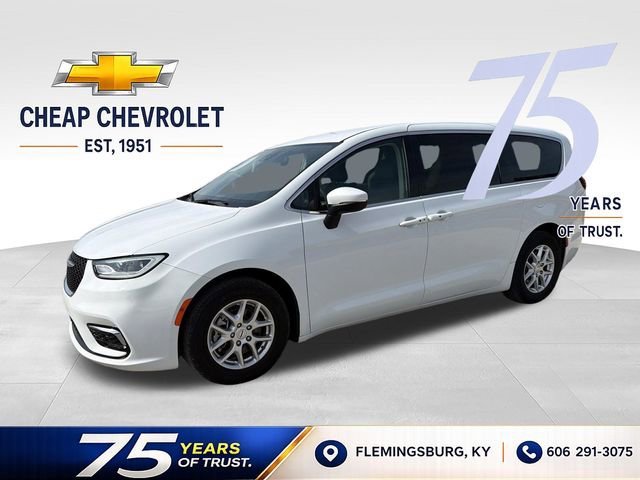 2023 Chrysler Pacifica Touring L's photo
