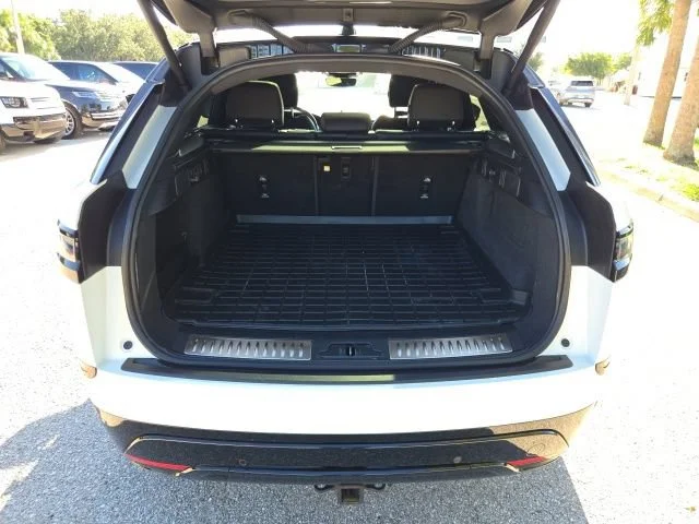 Used 2025 White Land Rover Dynamic SE image 8