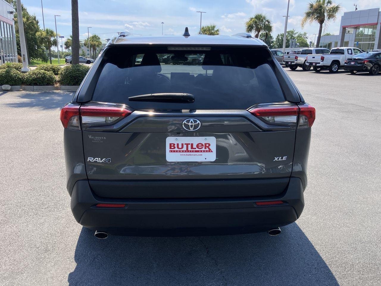 Used 2021 Gray (Magnetic Gray Metallic) Toyota XLE Premium image 4