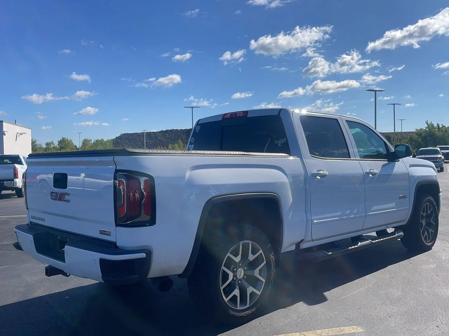 Used 2018 Summit White GMC SLT image 8