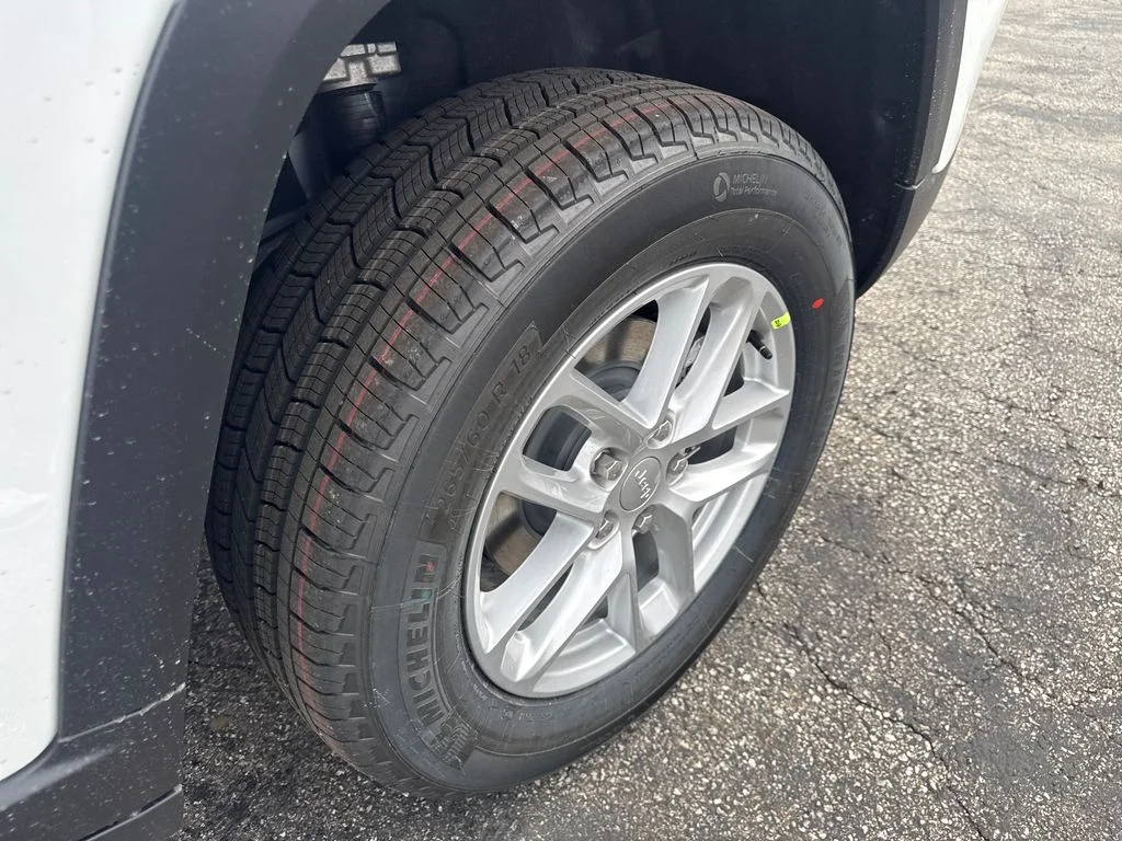 New 2026 Bright White Clear-Coat Exterior Paint Jeep Laredo X image 35