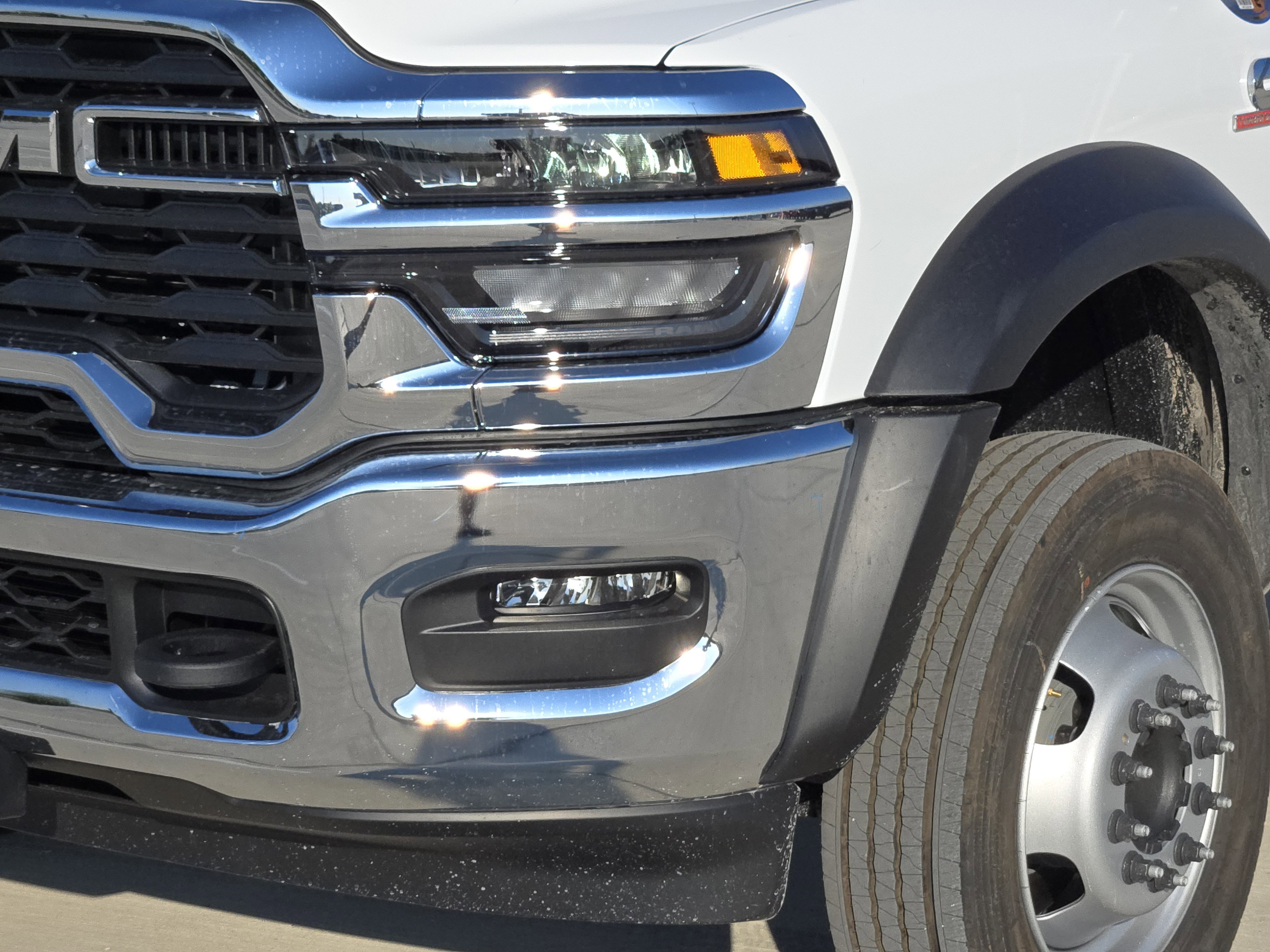 New 2026 Bright White Clear-Coat Exterior Paint RAM Tradesman image 6