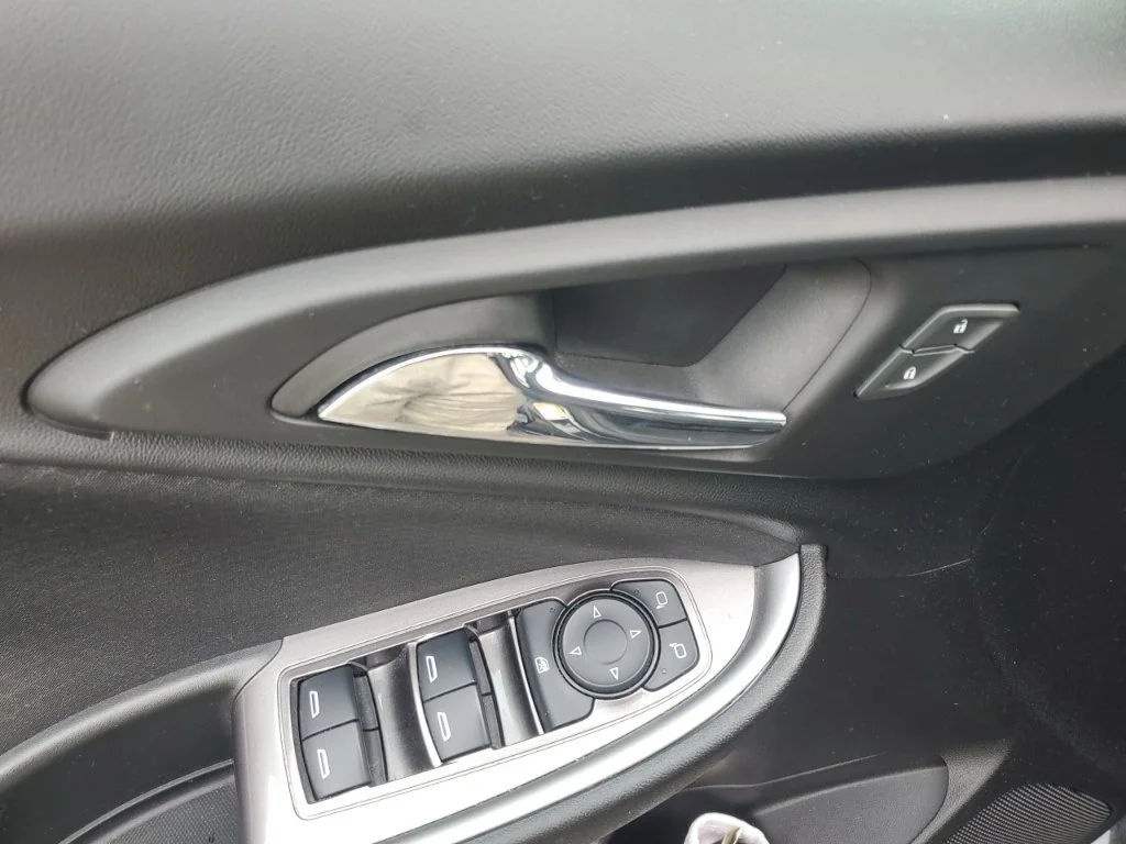 Used 2022 Black Chevrolet LS image 9