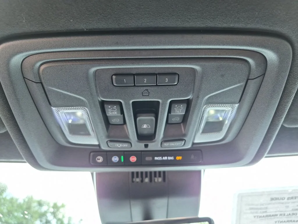 Used 2022 White GMC AT4X image 39