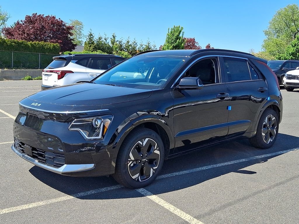 New 2026 Black Kia Wind image 2