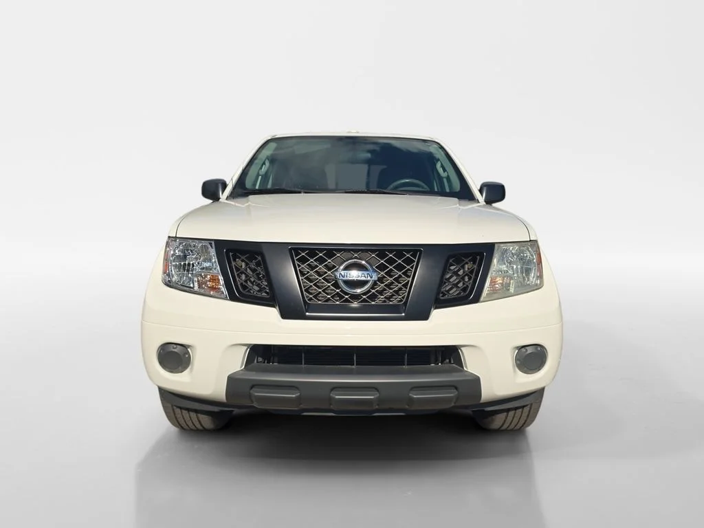 Used 2016 Glacier White Nissan SV image 9