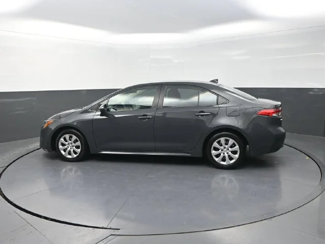 Used 2025  Toyota LE image 4