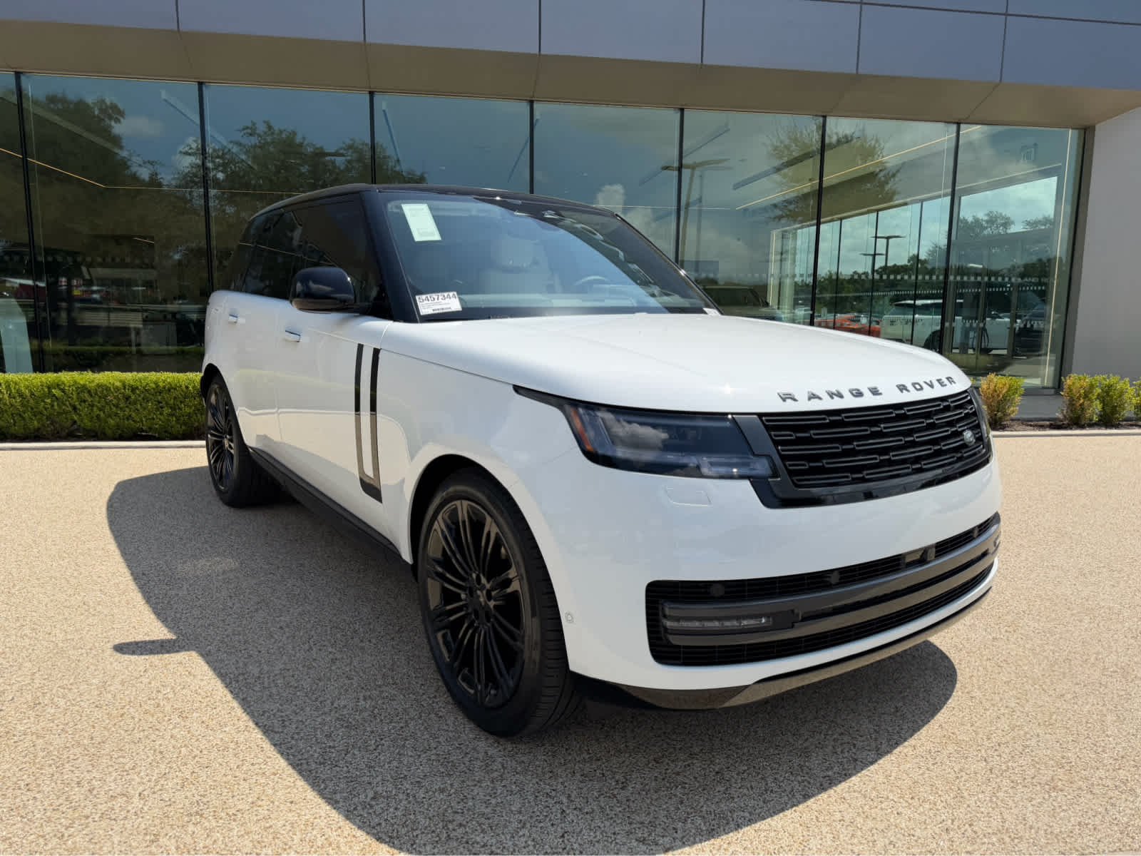 New 2026 Fuji White Land Rover SE image 3