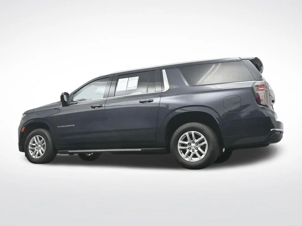 2023 Chevrolet Suburban LT - Photo 39