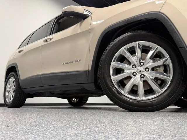 Used 2015 Beige Jeep Limited image 3