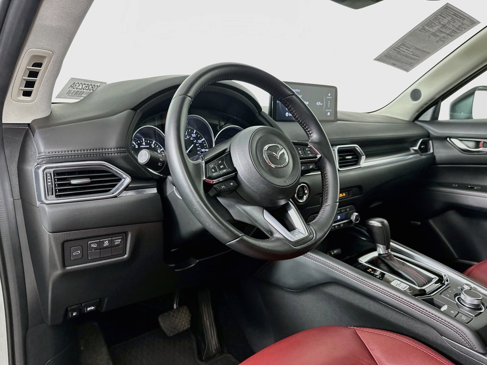 Used 2025 White Metallic Mazda 2.5 S Carbon Edition image 9