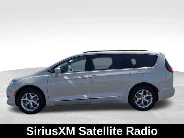 Used 2017 White Chrysler Touring L image 9