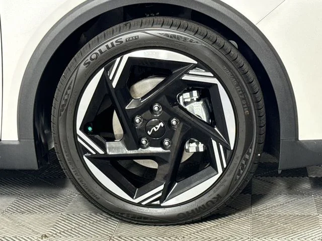 New 2026 Snow White Pearl Kia EX image 10